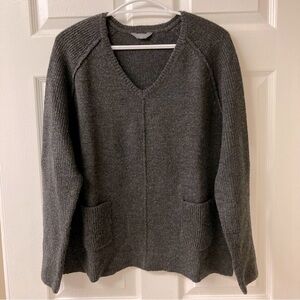 V-neck Sweater sz M